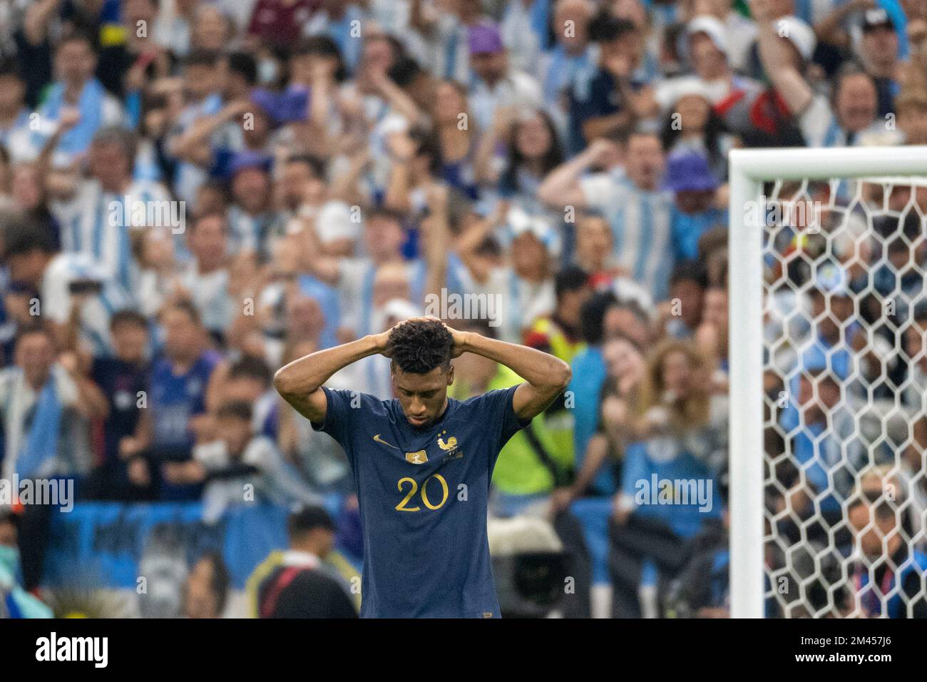 Lusail, Catar. 18th Dec, 2022. Kingsley Coman di Francia dopo aver perso una penalità durante una partita tra Argentina e Francia valida per la finale della Coppa del mondo FIFA 2022 tenutasi al Lusail International Stadium, ad, Qatar Credit: Richard Callis/FotoArena/Alamy Live News Foto Stock
