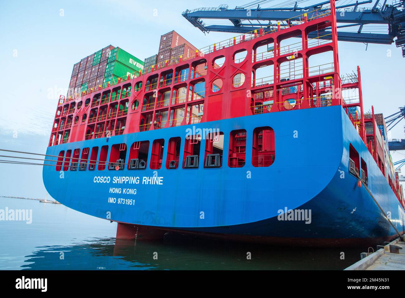 Odessa, Ucraina SIRCA 2018: Nave container in porto presso il terminal container. Le navi di navi portacontainer si trovano nel terminal del porto al carico, scarico con Foto Stock