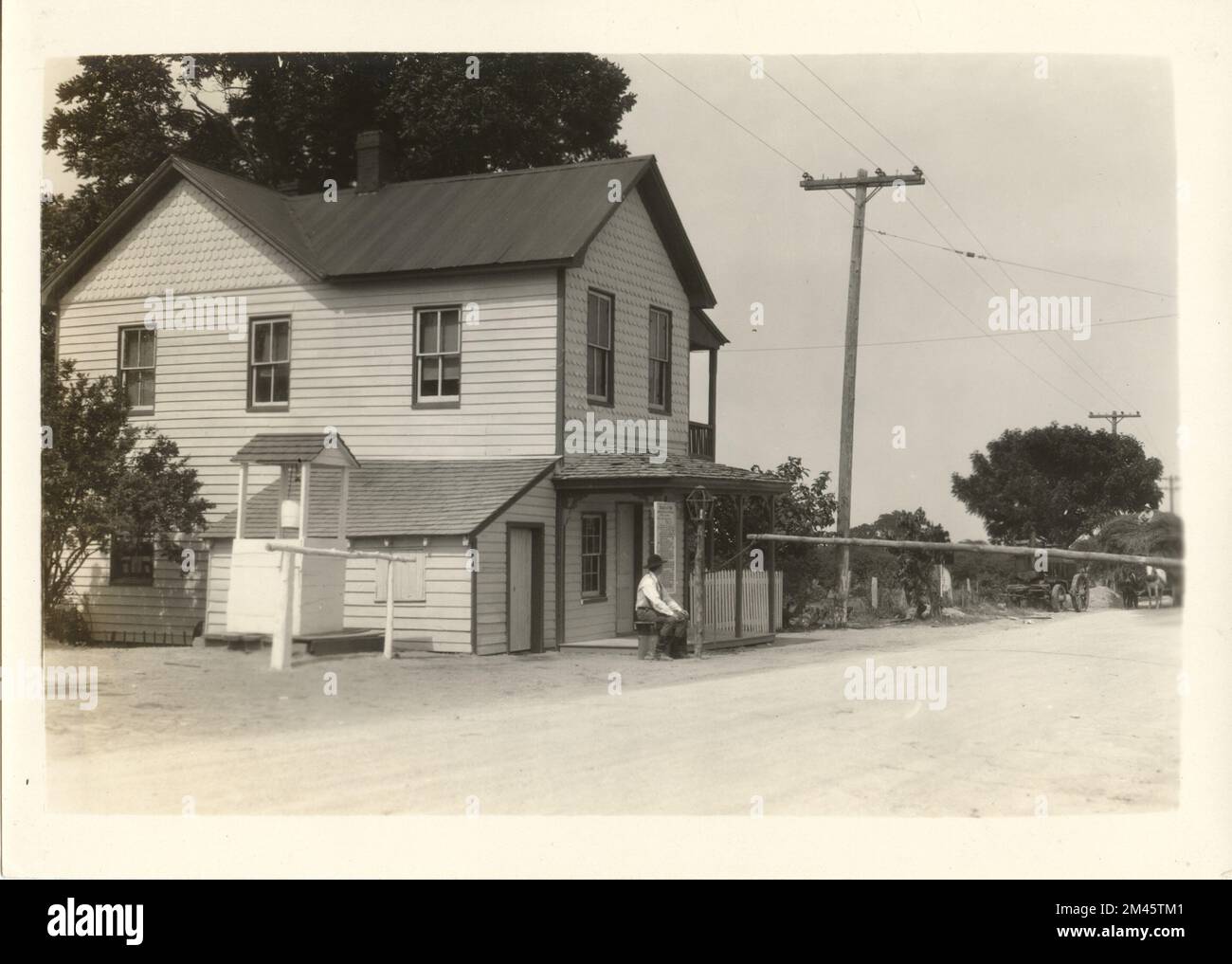 E. F. Allen durante le riprese di 'Travellers Toll'. Didascalia originale: E. F. Allen - ripresa durante le riprese di 'Travellers Toll.' J. K. Hillers - 1927. Stato: Maryland luogo: Prati. Foto Stock