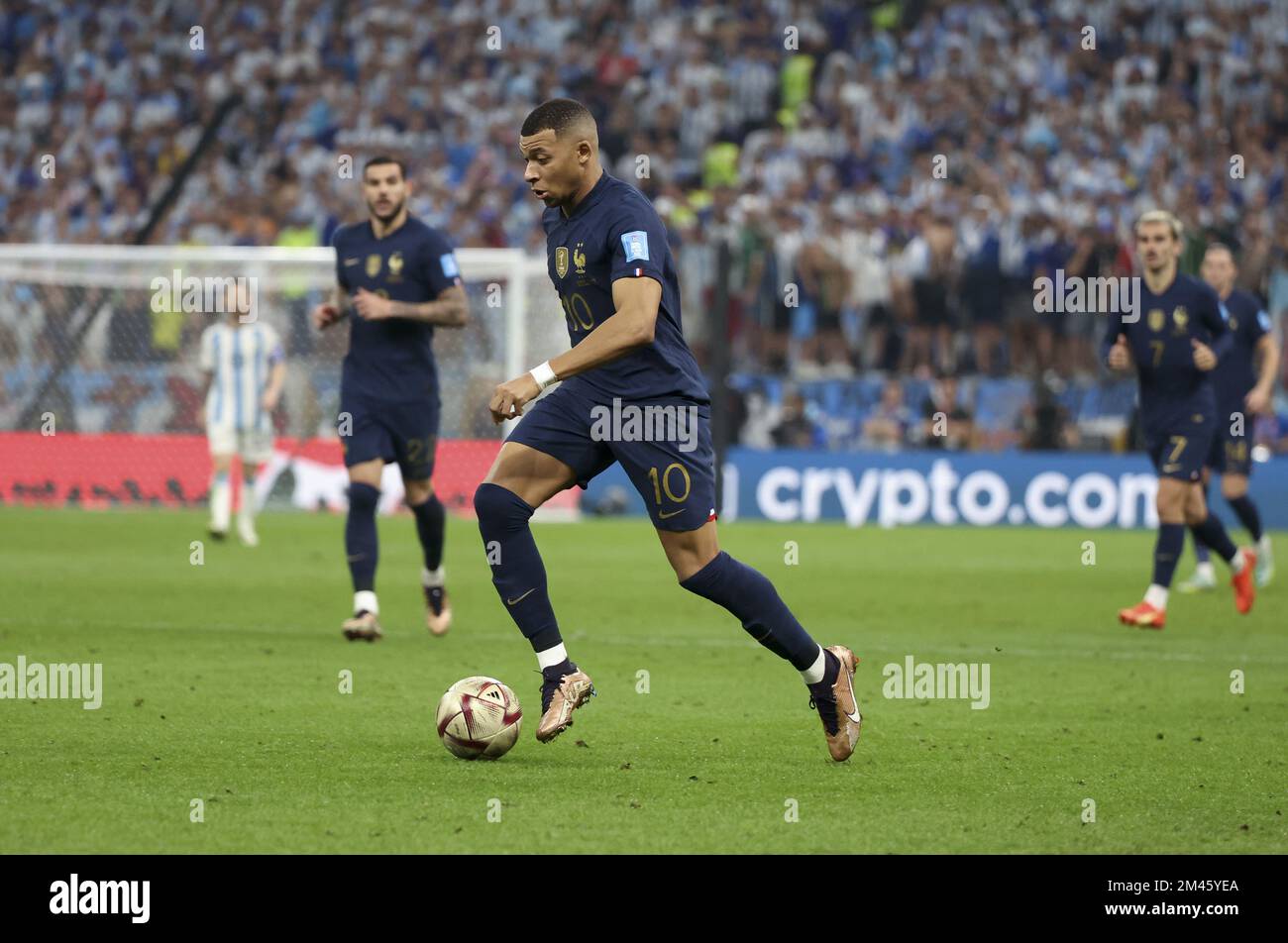 Al Daayen, Qatar - 18/12/2022, Kylian Mbappe di Francia durante la Coppa del mondo FIFA 2022, incontro finale di calcio tra Argentina e Francia il 18 dicembre 2022 allo stadio Lusail di al Daayen, Qatar - Foto: Jean Catuffe/DPPI/LiveMedia Foto Stock