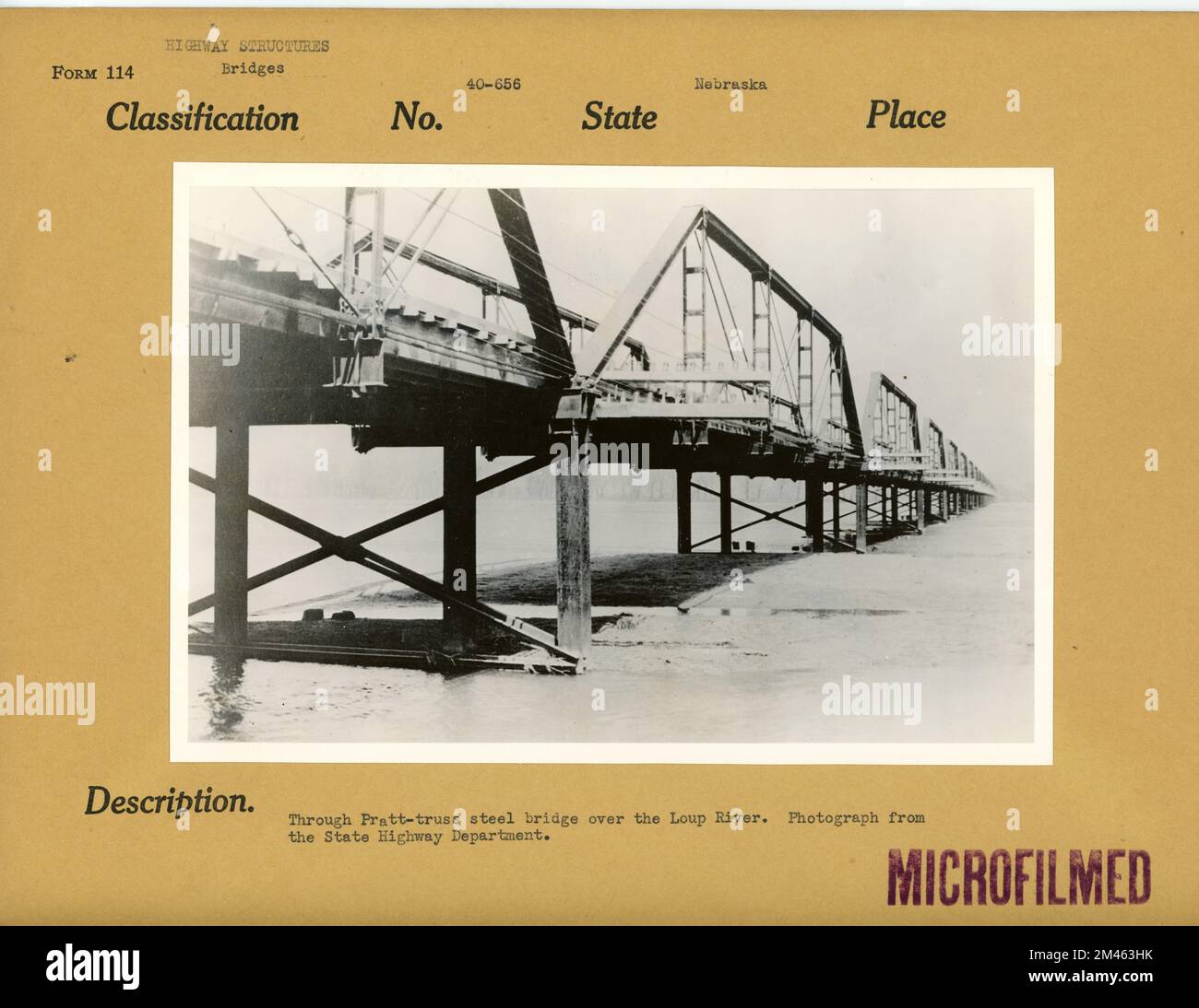 Attraverso il ponte in acciaio di Pratt-truss sul fiume Loup. Didascalia originale: Attraverso il ponte in acciaio di Pratt-truss sul fiume Loup. Foto dal Dipartimento statale dell'autostrada. Stato: Nebraska. Località: Fiume Loup. Foto Stock