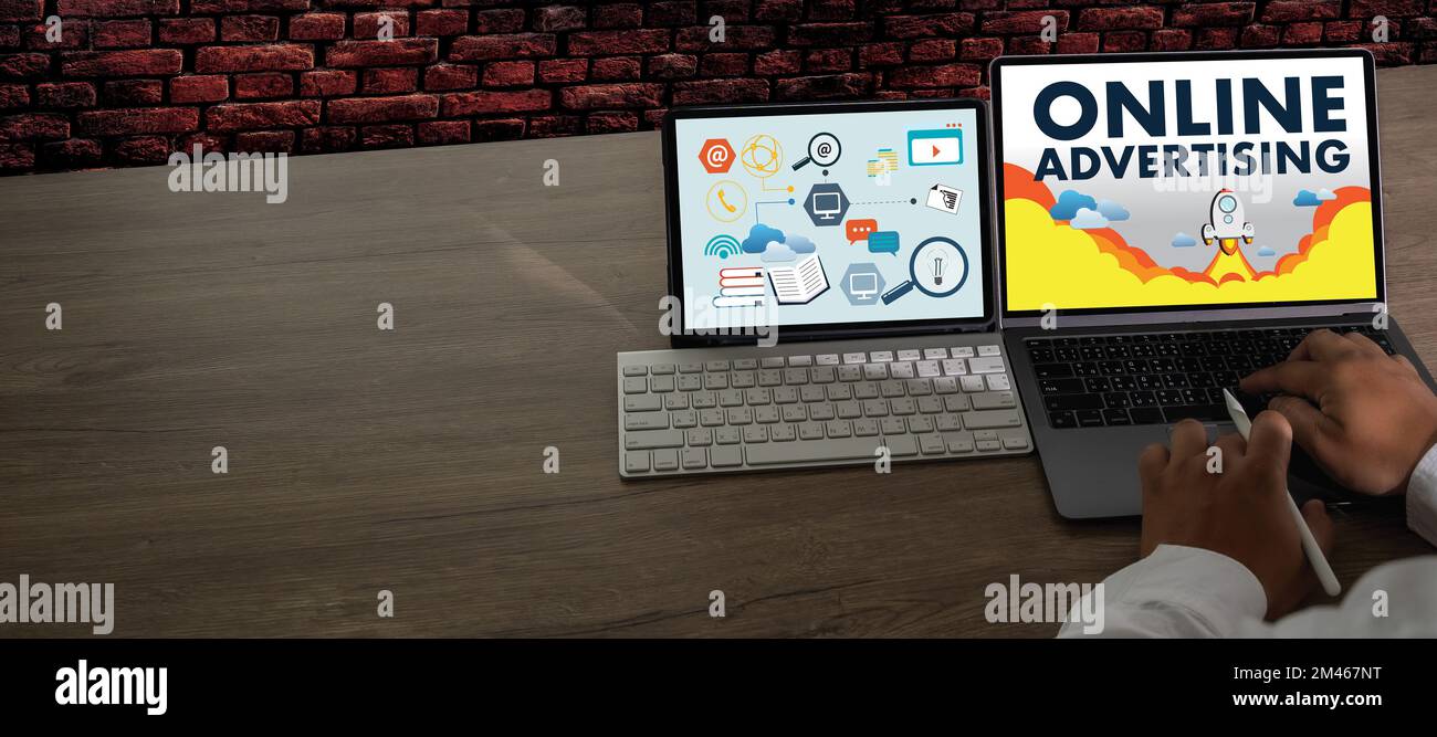 La pubblicità online Sito Web Marketing , aggiornare le tendenze , pubblicità Online Business strategia dei contenuti Foto Stock