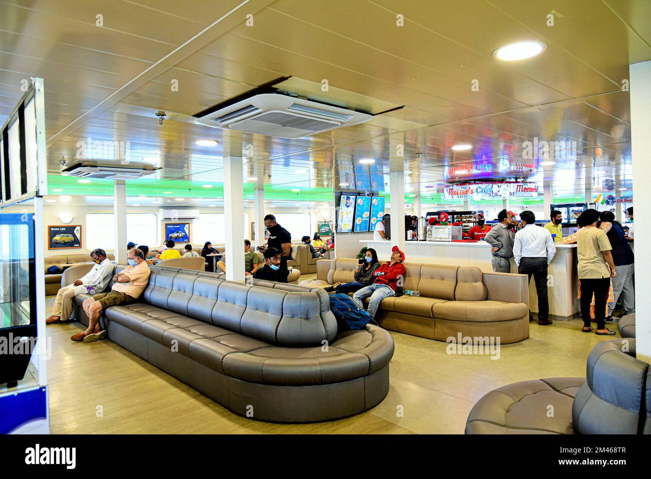 Servizio di traghetto RORO da Ferry Wharf, Bhaucha Dhakka, Mazgaon a Mandwa, Alibaug, Bombay, Mumbai, Maharashtra, India Foto Stock