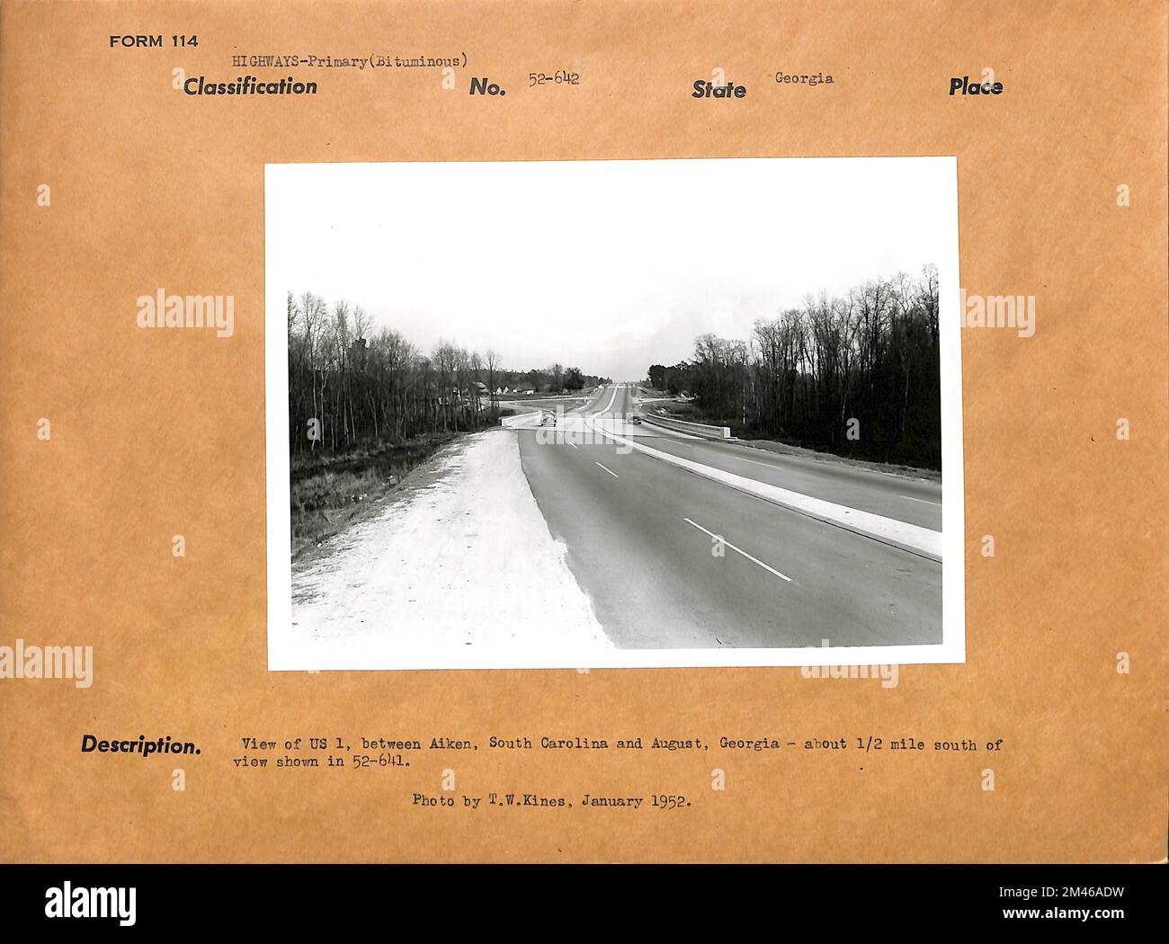 Vista degli Stati Uniti 1, tra Aiken, Carolina del Sud e agosto, Georgia. Didascalia originale: Vista di US 1, tra Aiken, South Carolina e agosto, Georgia - circa 1/2 miglio a sud della vista mostrata in 52-641. Foto di T. W. Kines, gennaio 1952. Stato: Georgia. Foto Stock