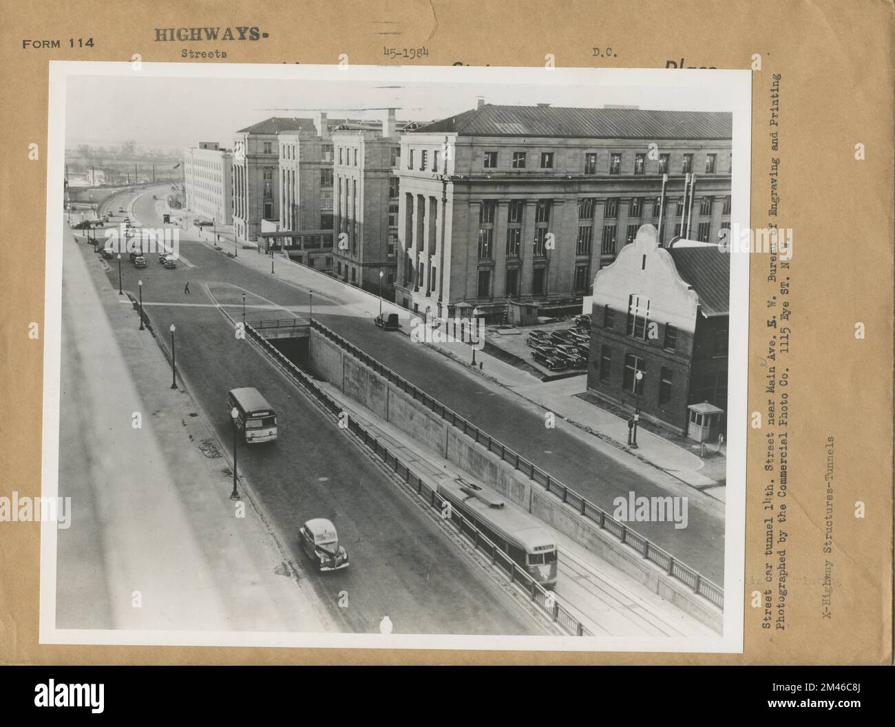 Tunnel per auto di strada. Didascalia originale: Street car tunnel 14th Street near Maine Ave. S. W. Bureau of Engraving and Printing. Fotografato dalla Commercial Photo Co. 1115 Eye St N.W. Stato: DC. Località: Washington. Foto Stock