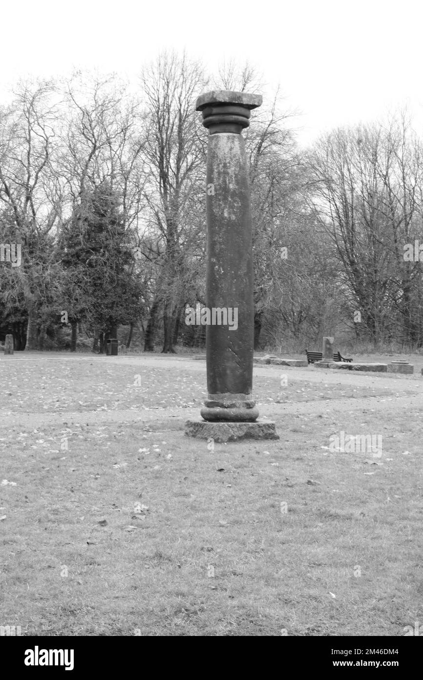 Colonna romana, Clifton Park Rotherham - in bianco e nero. Foto Stock