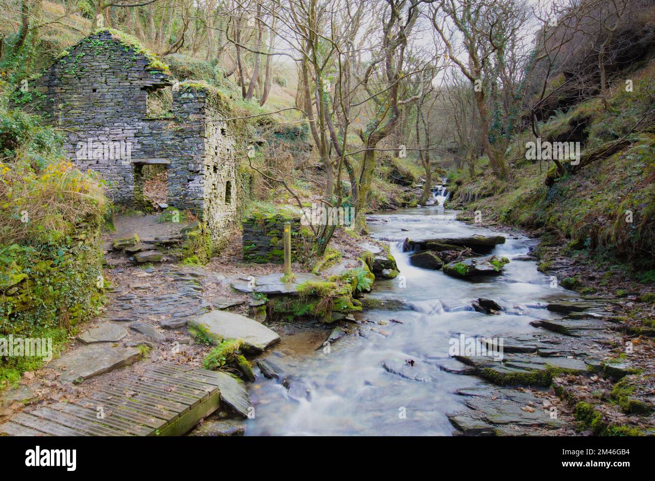 Trewethett Mill situato accanto a un torrente nella valle Rocky, Trevillet a Tintagel Foto Stock