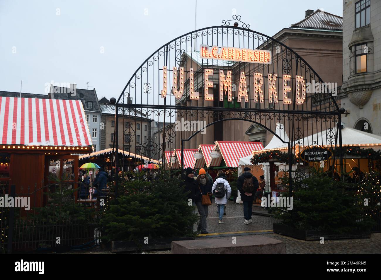 Copenaghen/Danimarca/19 dicembre 2022/ H-C.Andersen si è aggiudicato il mercatino di natale di nytorv nella capitale danese. (Foto: Francis Dean/Dean Pictures) Foto Stock