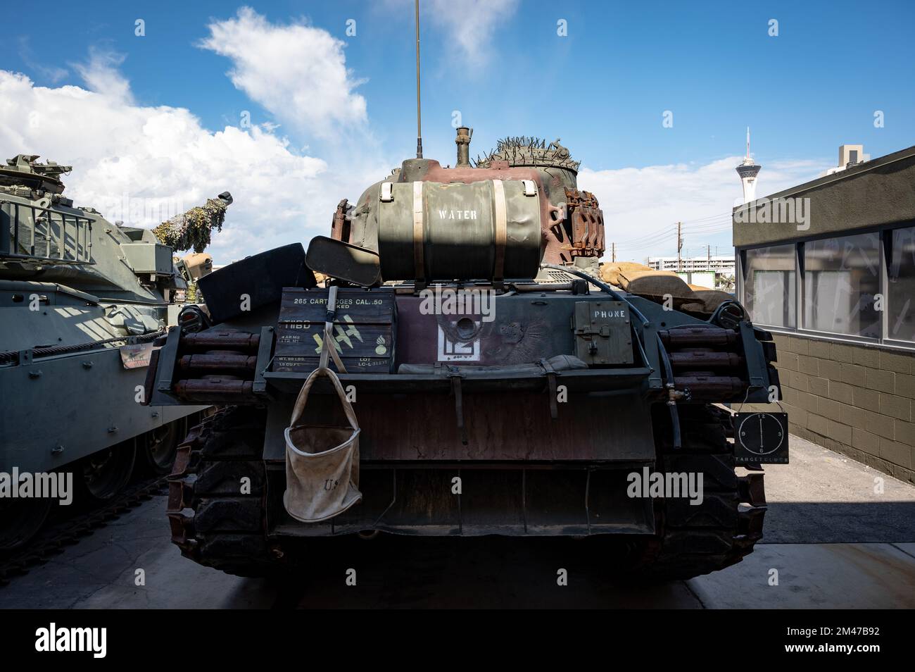 Dettaglio di un vecchio serbatoio principale da battaglia Sherman M4A3 M4, vista posteriore Foto Stock