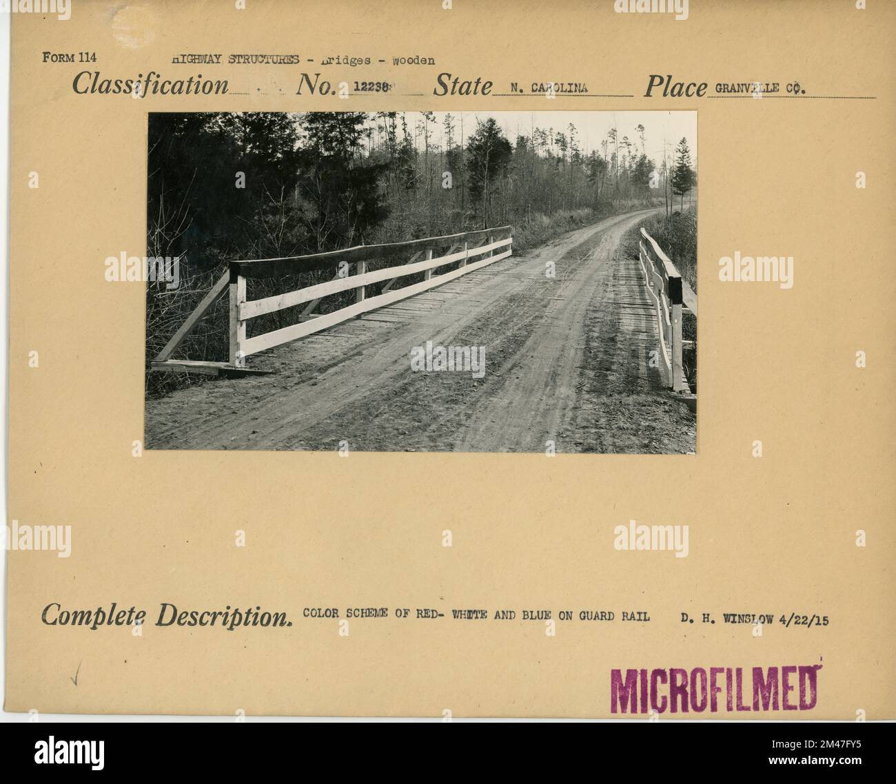 Schema di colori rosso, bianco e blu su Guard Rail. Didascalia originale: D. H. WINSLOW. Stato: North Carolina. Località: Granville Co.. Foto Stock