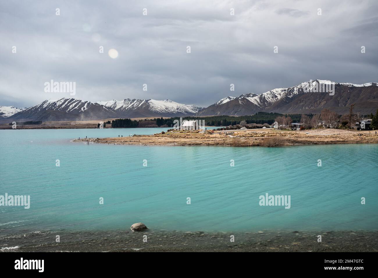 Bella scena di Chiesa di buon Pastore in inverno mattina, Lago Tekapo, Nuova Zelanda Sud Isola. Simbolo iconico della Nuova Zelanda. Foto Stock