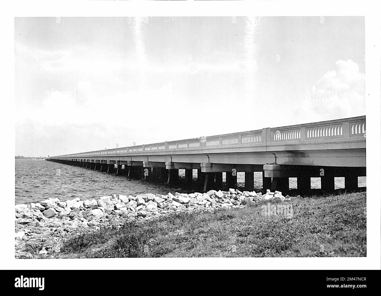 Ponte a Punta Gorda, Florida. Didascalia originale: Ponte a Punta Gorda, Florida, tratto da J. K. Hiller 1938. Stato: Florida. Località: Punta Gorda. Foto Stock