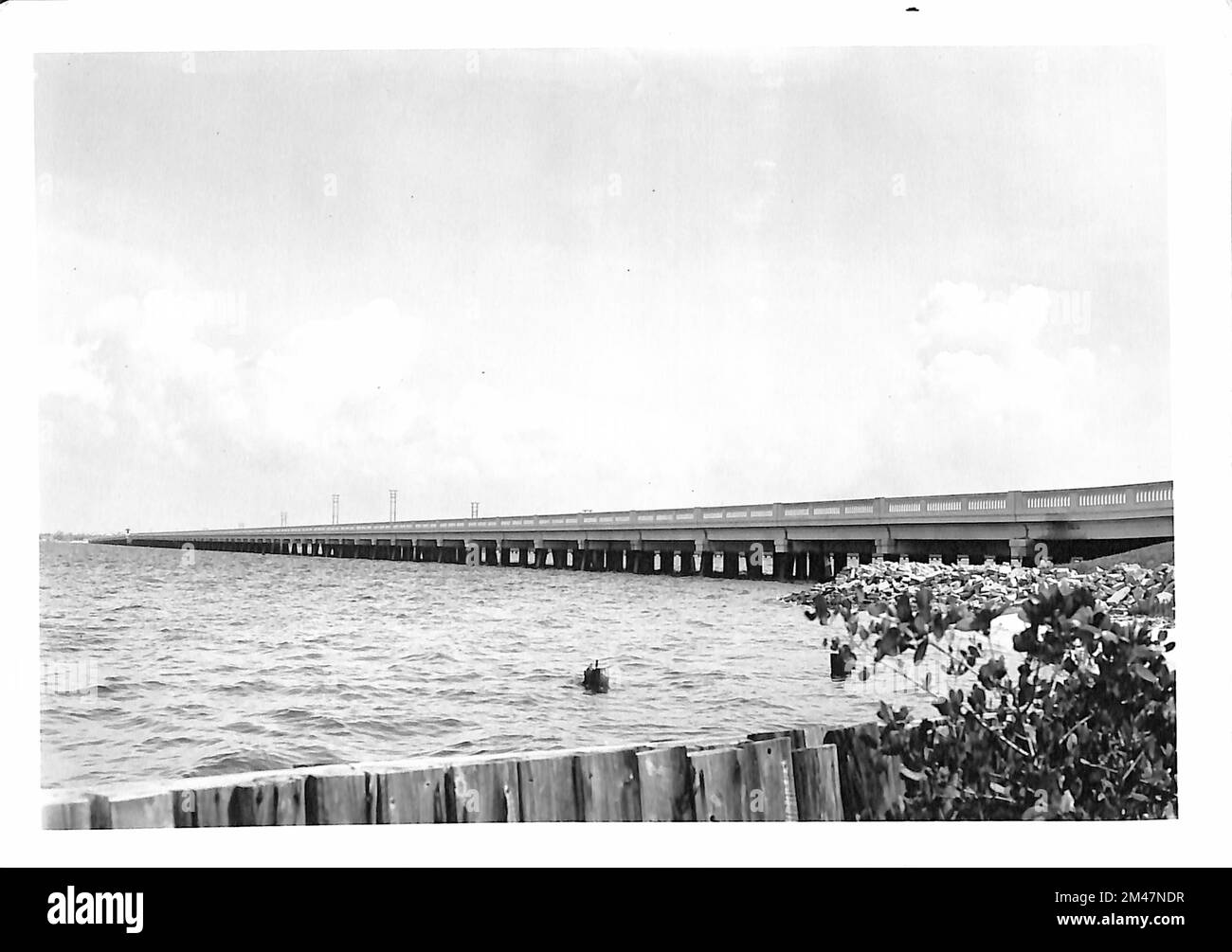 Ponte a Punta Gorda, Florida. Didascalia originale: Ponte a Punta Gorda, Florida, tratto da J. K. Hiller 1938. Stato: Florida. Località: Punta Gorda. Foto Stock