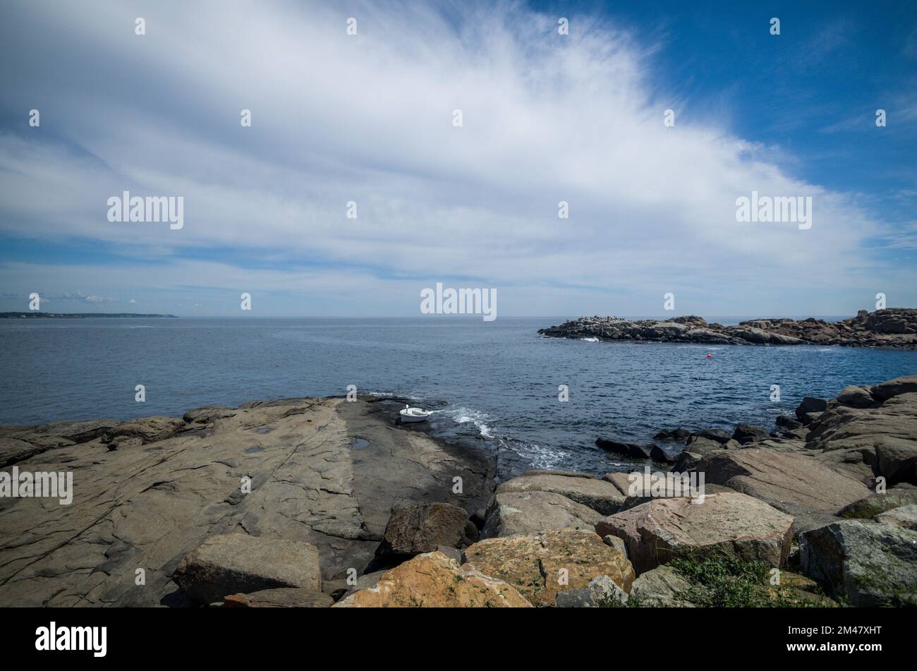 Blue Eastern Sky e Rocks of the Jetty, Maine, USA Foto Stock