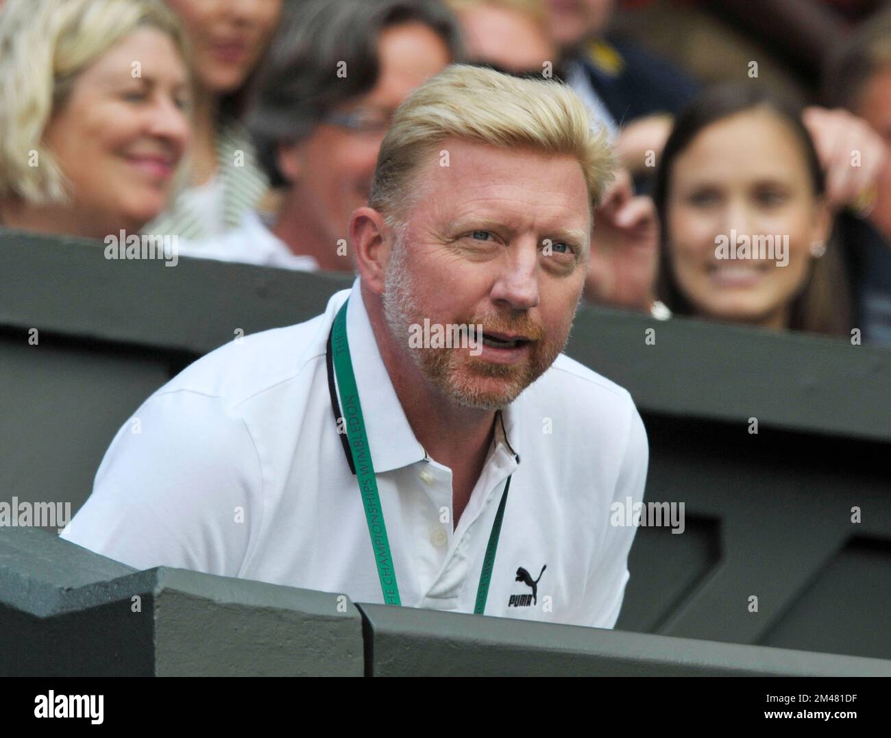 27th giugno 2014, Wimbledon Londra. Boris Becker allenatore di Novak Djokovic prende posto prima del Novak Djokovic contro Gilles Simon Mens single match. Foto Stock