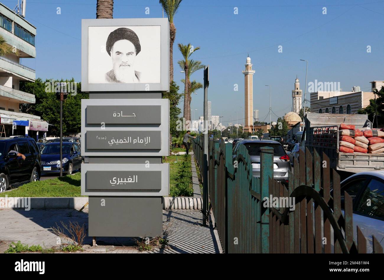 Beirut, Libano. 19th Dec, 2022. Ritratto di Shiite Ayatollah ed ex leader supremo dell'Iran Ruhollah Khomeini, Beirut, Libano, dicembre 19 2022. (Foto di Elisa Gestri/SIPA USA) Credit: Sipa USA/Alamy Live News Foto Stock