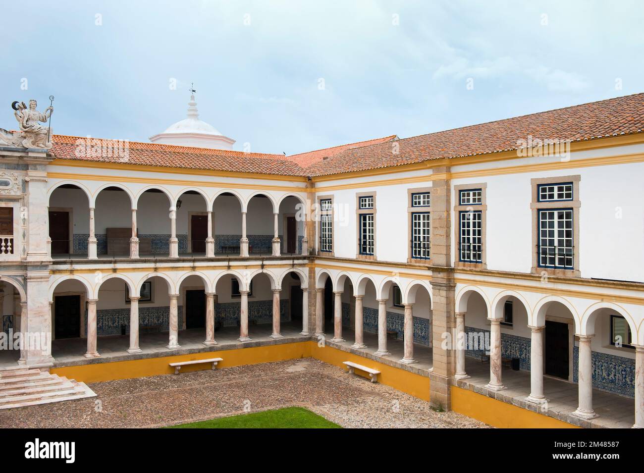 Evora Università Gesuita, Cortile, Alentejo, Portogallo, Patrimonio Mondiale dell Unesco Foto Stock