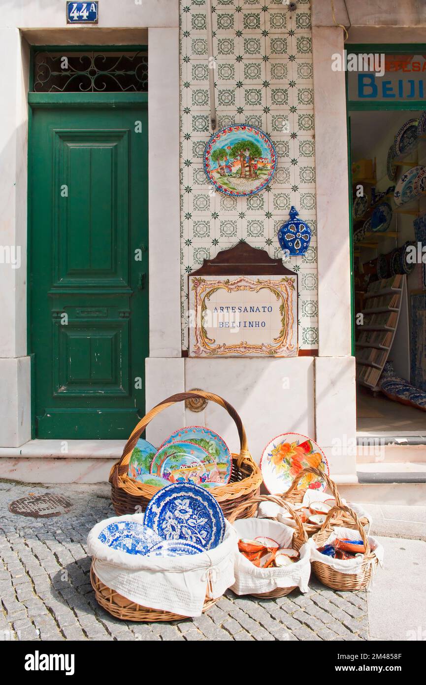 Tipica Strada nella vecchia città di Evora, Alentejo, Portogallo, Patrimonio Mondiale dell Unesco Foto Stock