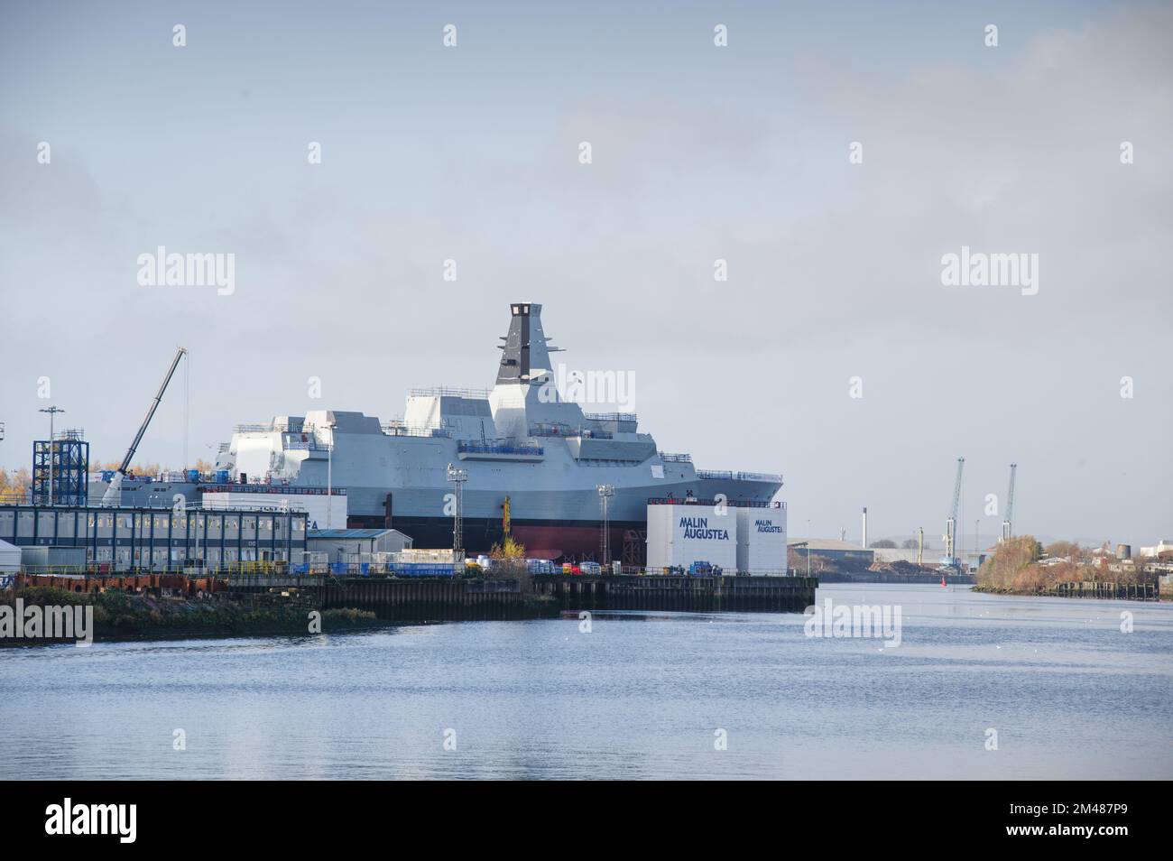 Costruzione della fregata della nave da guerra in corso a BAE Systems sul fiume Clyde Foto Stock