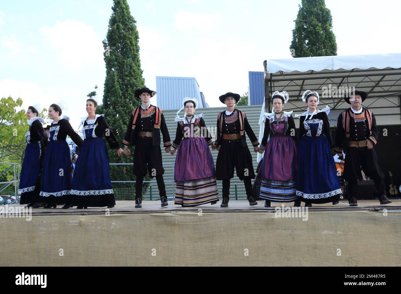 Breton traditional dress immagini e fotografie stock ad alta risoluzione -  Alamy