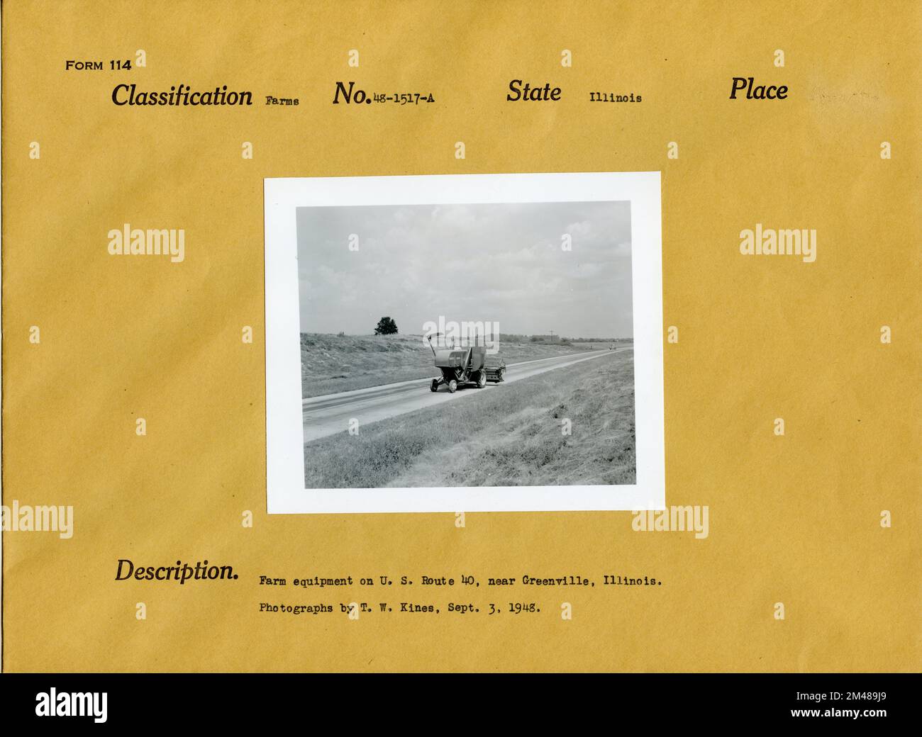 Attrezzatura agricola. Didascalia originale: Attrezzature agricole negli Stati Uniti Route 40, vicino a Greenville, Illinois. Fotografie di T. W. Kines, 3 settembre 1948. Stato: Illinois. Foto Stock