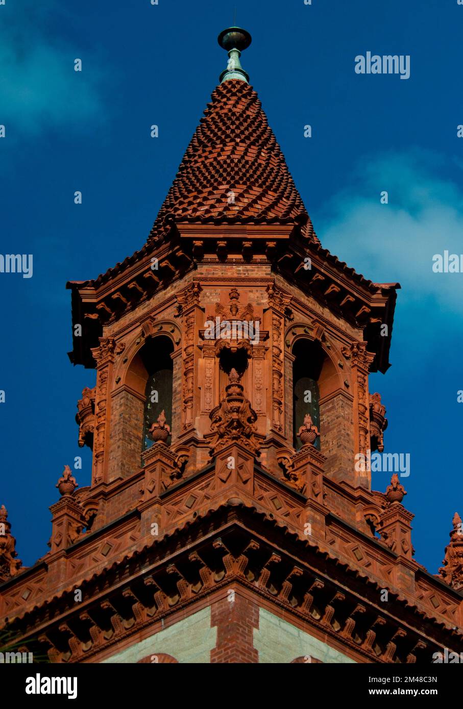 La Chiesa Metodista unita di Grazia in San Augustine, Florida, è un esempio dello stile rinascimentale spagnolo dell'archetettura. Foto di Tammy MCK Foto Stock