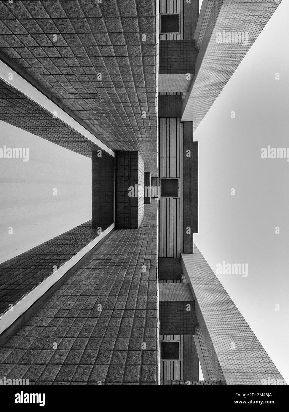 Un angolo basso di un edificio astratto Foto Stock