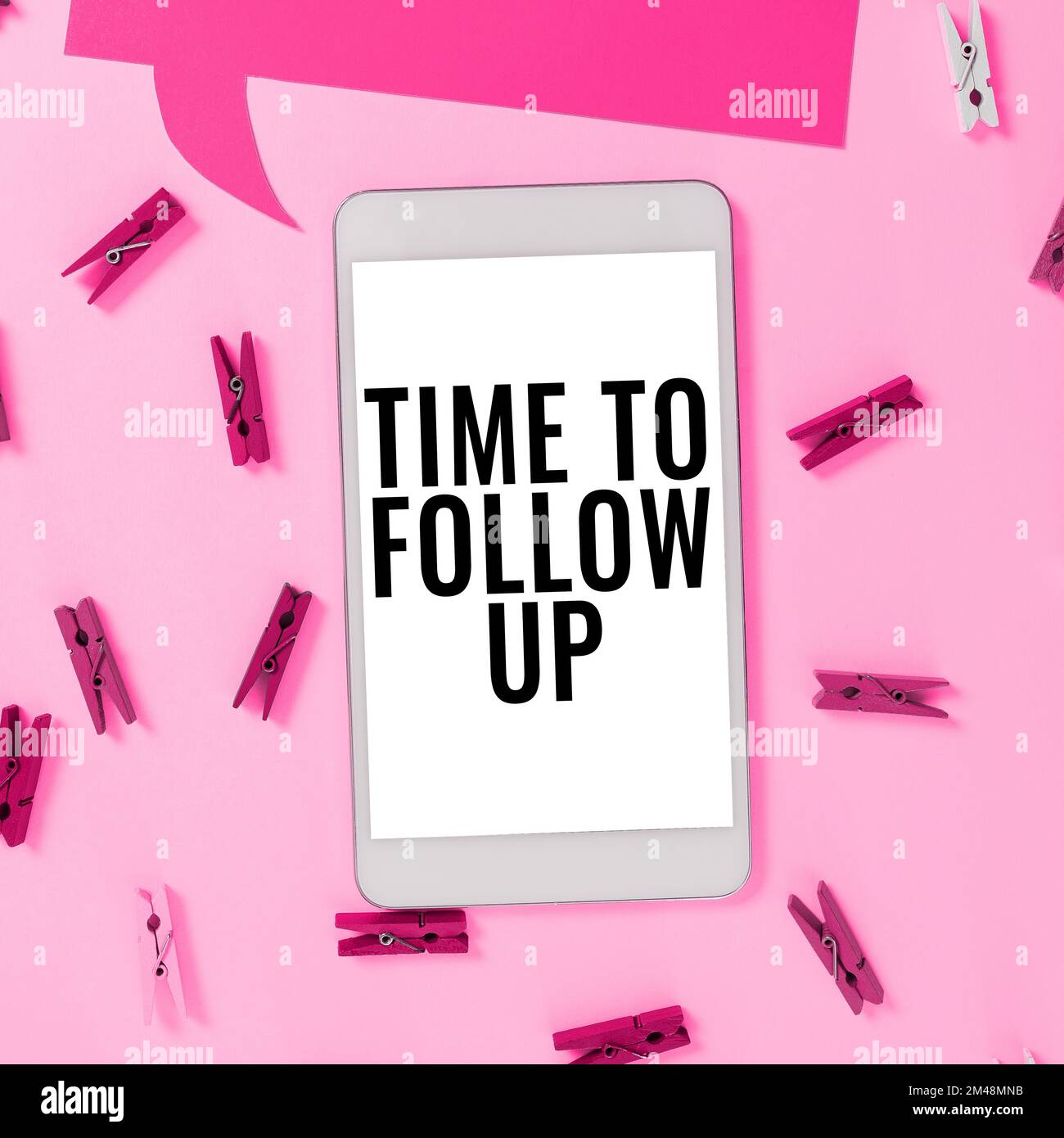 Segno che mostra il tempo di follow-up. Business Concept richiesta dell'attività precedente o continuazione delle informazioni Foto Stock