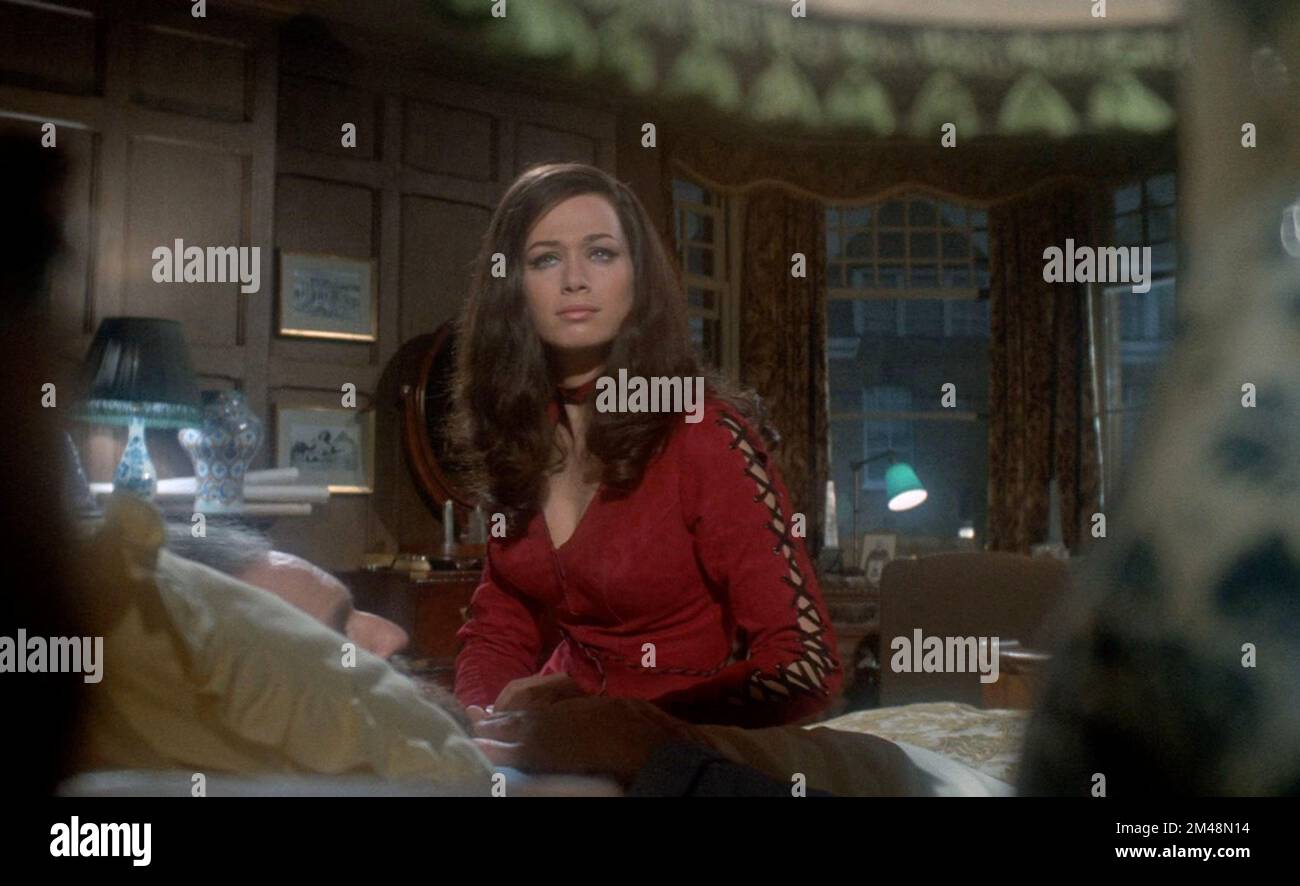 London UK Valerie Leon E Andrew Keir In Una Scena In C Hammer Film 