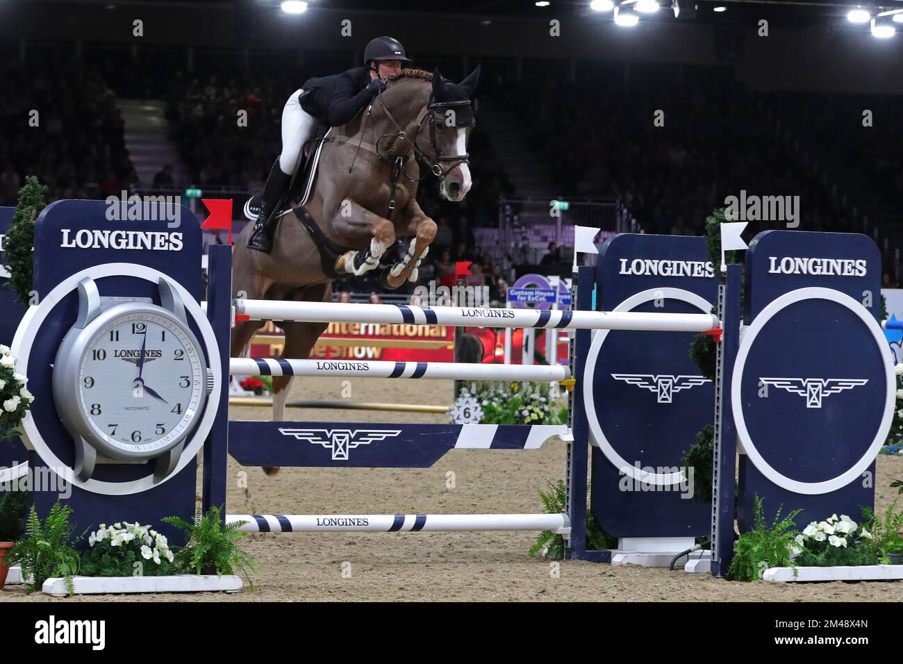 Excel Centre, Londra, Regno Unito. 19th Dec, 2022. 2022 International Horse of the Year Show Day 5; Holly Smith cavalcando Jappeloup nelle Mistletoe Speed Stakes Credit: Action Plus Sports/Alamy Live News Foto Stock