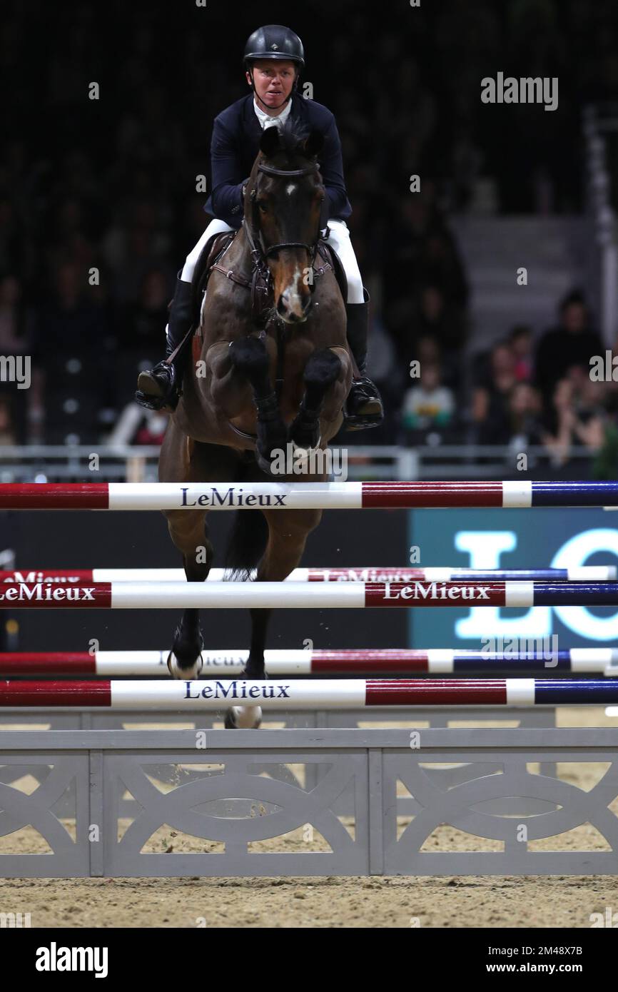 Excel Centre, Londra, Regno Unito. 19th Dec, 2022. 2022 International Horse of the Year Show Day 5; Matthew Sampson cavalcando Django Blue nelle Mistletoe Speed Stakes Credit: Action Plus Sports/Alamy Live News Foto Stock