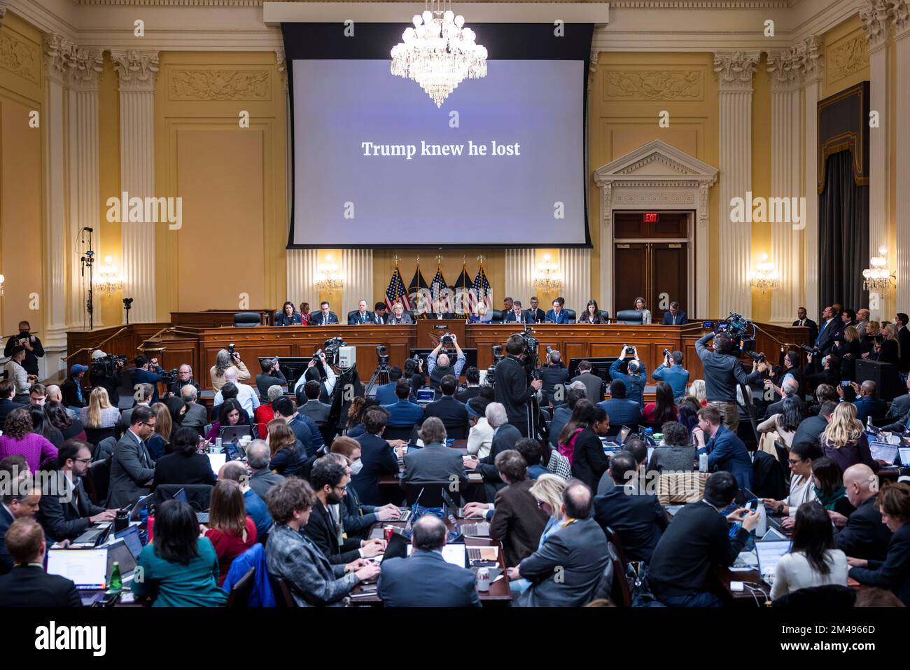 Washington, DC, USA, 19 dicembre 2022. Washington, DC, Stati Uniti. 19th Dec, 2022. Il Comitato di selezione della Camera degli Stati Uniti per indagare sull'attacco del gennaio 6 al Campidoglio degli Stati Uniti a Washington, DC, ha tenuto la sua riunione finale per votare sui rinvii criminali contro l'ex Presidente Donald Trump a Capitol Hill nel Cannon House Office Building a Washington, DC, USA, 19 dicembre 2022. Credito: Jim Loscalzo/Pool tramite CNP/dpa/Alamy Live News Foto Stock