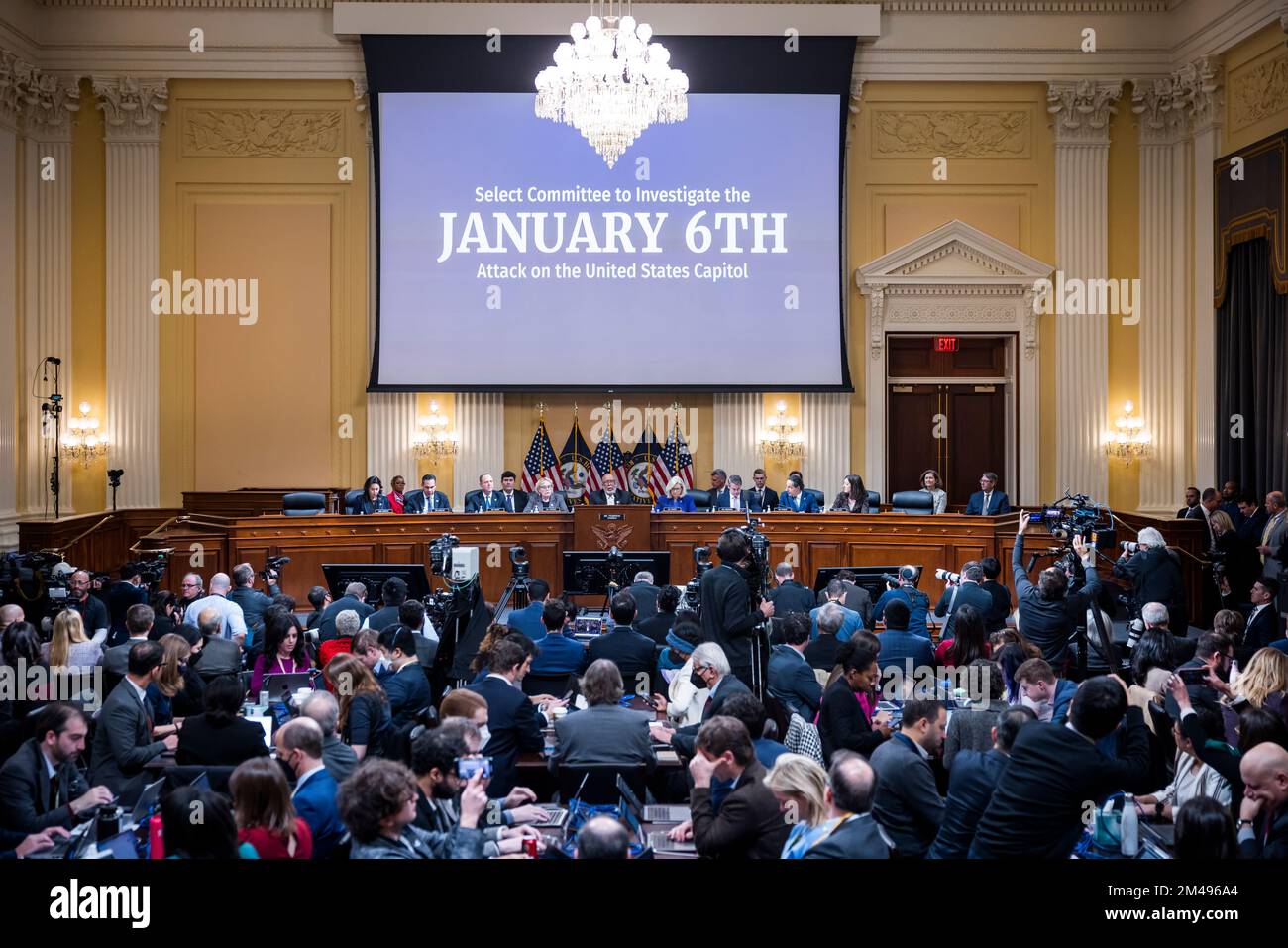 Washington, DC, USA, 19 dicembre 2022. Washington, DC, Stati Uniti. 19th Dec, 2022. Il Comitato di selezione della Camera degli Stati Uniti per indagare sull'attacco del gennaio 6 al Campidoglio degli Stati Uniti a Washington, DC, ha tenuto la sua riunione finale per votare sui rinvii criminali contro l'ex Presidente Donald Trump a Capitol Hill nel Cannon House Office Building a Washington, DC, USA, 19 dicembre 2022. Credito: Jim Loscalzo/Pool tramite CNP/dpa/Alamy Live News Foto Stock