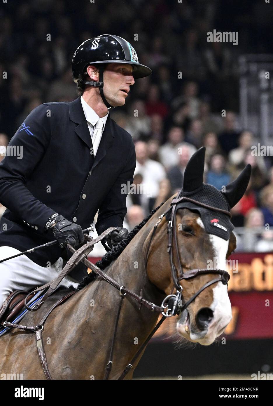 Royal Victoria Dock. Regno Unito. 19 dicembre 2022. London International Horse Show. Excel Londra. Royal Victoria Dock. Kevin Staut (fra) in sella a CHEPPETTA durante la classe 23 - il Turkish Airlines London Grand Prix. Foto Stock