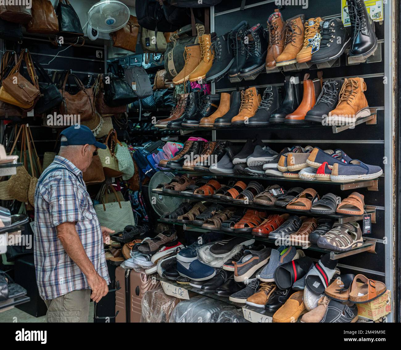 Shoes barcelona immagini e fotografie stock ad alta risoluzione - Alamy