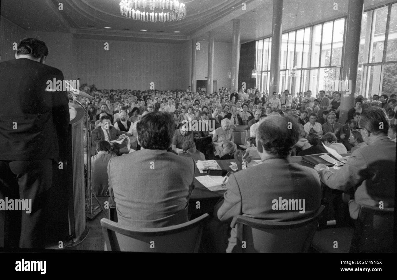 La conferenza del partito fondatore del partito Aktion demokratischer Fortschritt (ADF), un partito di sinistra oltre il DKP e DFU il 2 novembre 1968 in Foto Stock