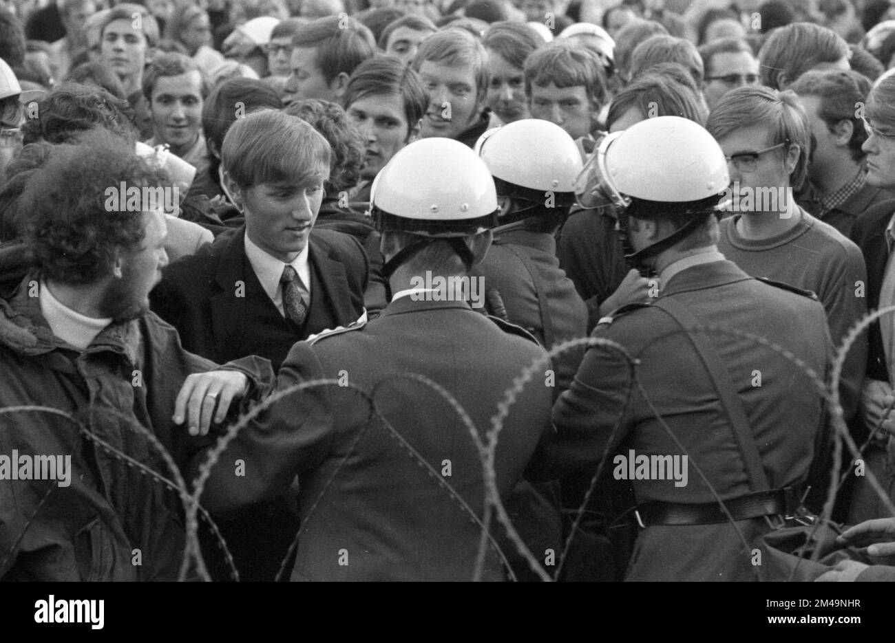 Le proteste pacifiche di vasta portata da parte degli studenti dell'Università di Muenster durante la campagna elettorale del 1968 hanno ricevuto risposta dalla polizia con l'uso Foto Stock