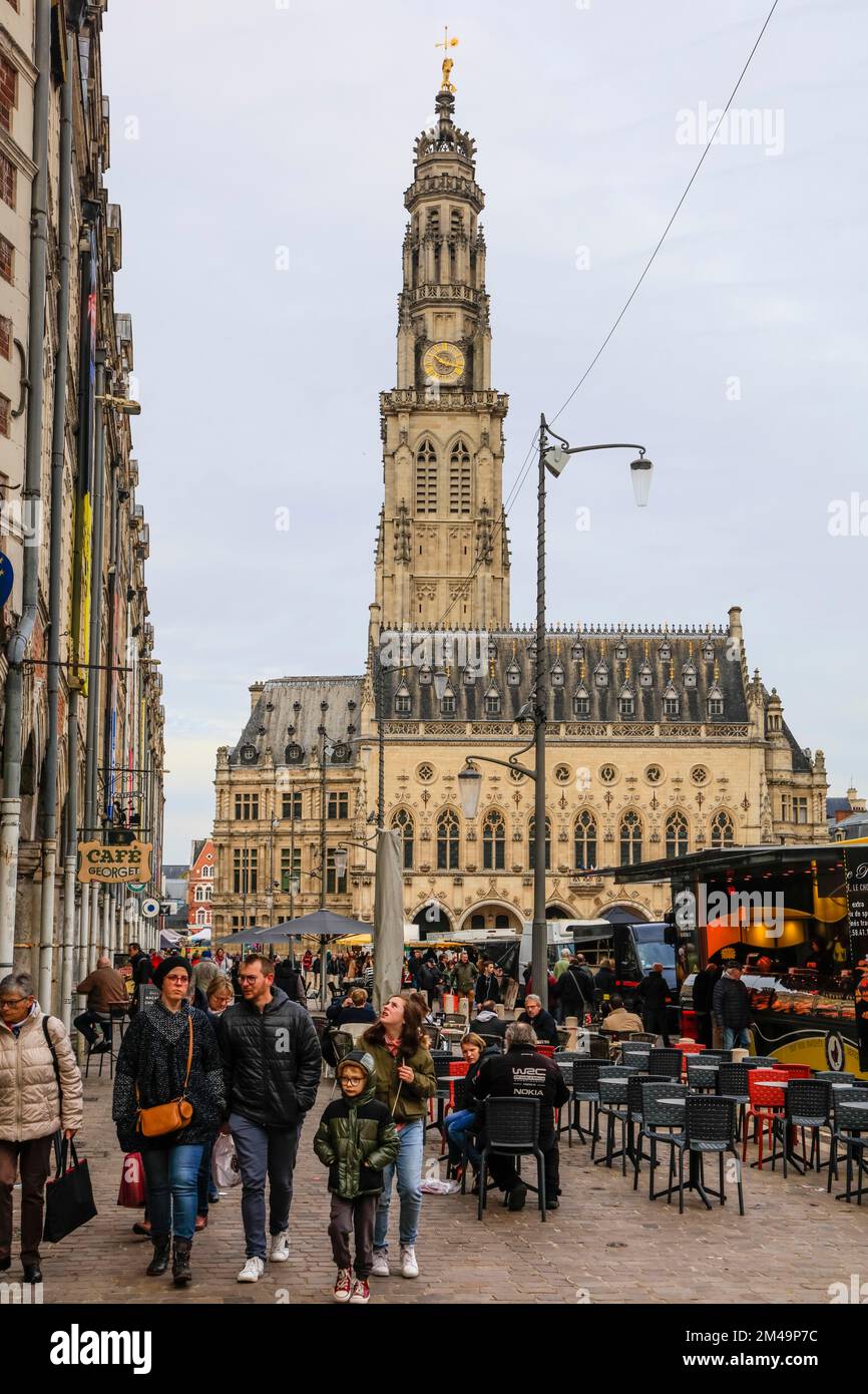 Municipio gotico con Campanile a Place des Heros, patrimonio dell'umanità dell'UNESCO, Città Vecchia di Arras, Dipartimento Pas-de-Calais, Regione Hauts-de-France Foto Stock