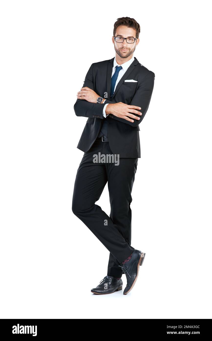 Dovete avere fiducia nel mondo aziendale. Studio shot di un bel giovane uomo d'affari che posa su uno sfondo bianco. Foto Stock