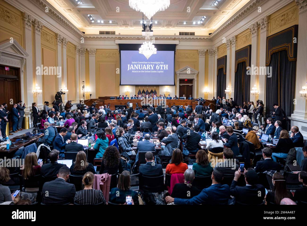 Washington, DC, USA il 19 dicembre 2022. La commissione House Select che indaga sull'attacco al Campidoglio degli Stati Uniti tiene la sua riunione finale per votare sui rinvii penali contro l'ex presidente Donald Trump nel Cannon House Office Building di Washington, DC, USA, 19 dicembre 2022. Foto di Jim lo Scalzo/Pool/ABACAPRESS.COM Foto Stock