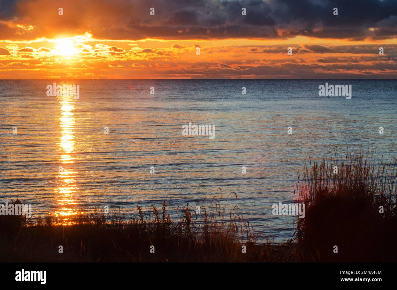 Il sole splende sulla Newport Bay sul lago Michigan al Newport state Park di Door County, Wisconsin Foto Stock