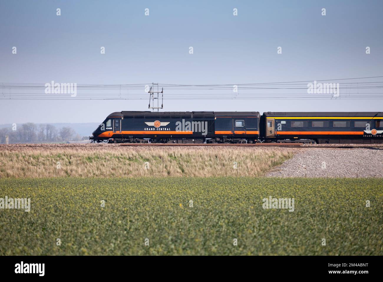 Arriva Grand Central treno ad alta velocità ( Intercity 125 ) passando per Northallerton sulla linea principale della costa orientale con l'auto 43468 Foto Stock