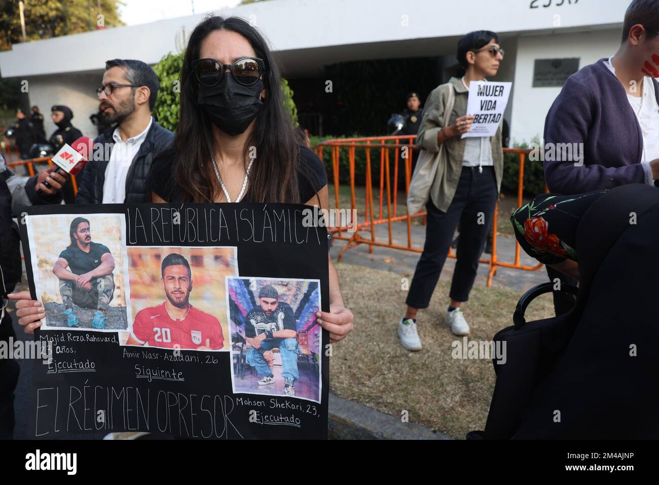 Non esclusiva: 19 dicembre 2022, Città del Messico, Messico: Le donne prendono parte a una protesta al di fuori dell'ambasciata iraniana in Messico, per chiedere il rilascio del piede Foto Stock