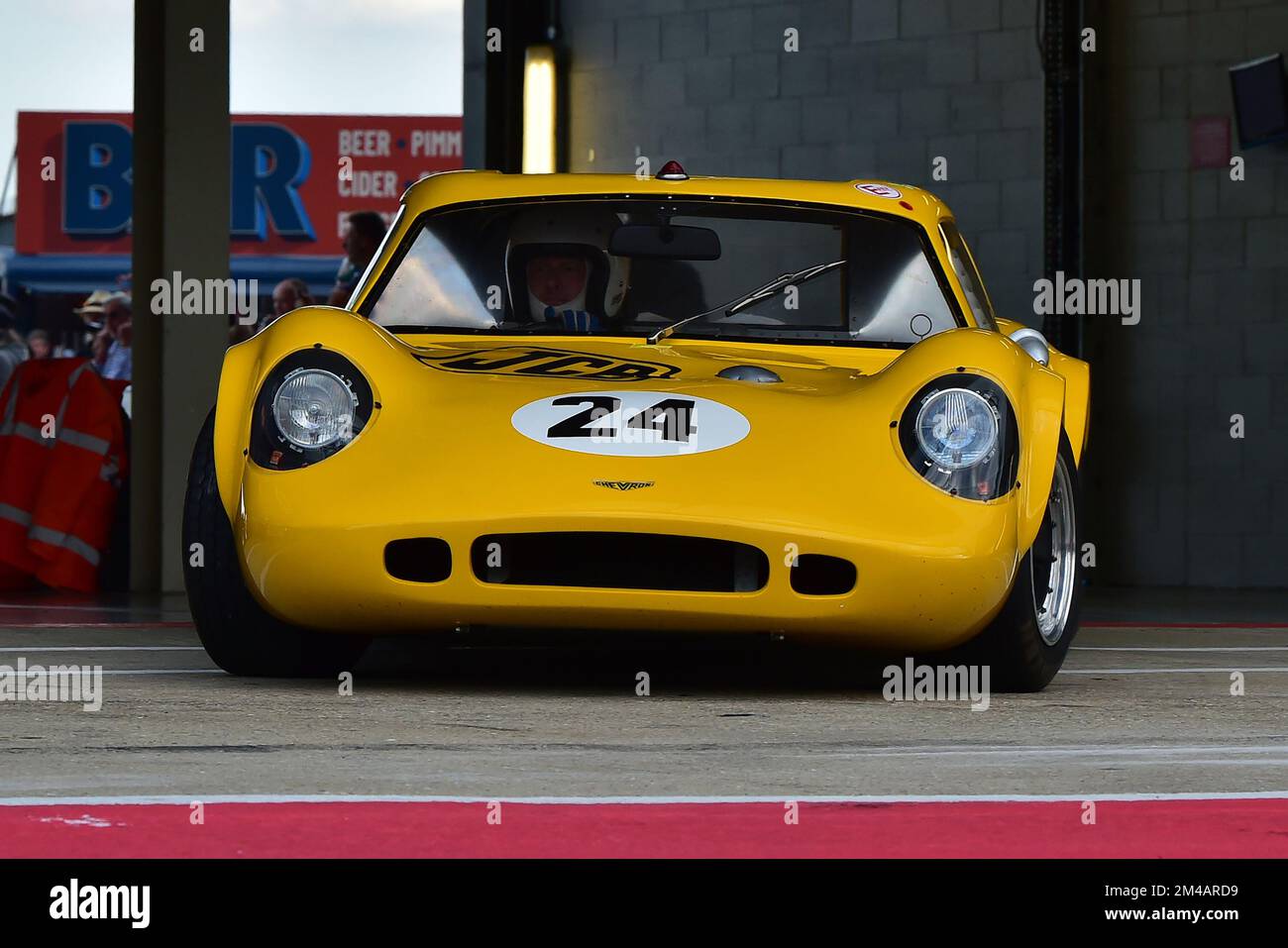 Fino a Bechtolsheimer, Chevron B8, Yokohama Trophy per Masters Sports Car Legends, una gara di 50 minuti con vetture che hanno gareggiato dal 1962 al 1974, un'opzione Foto Stock