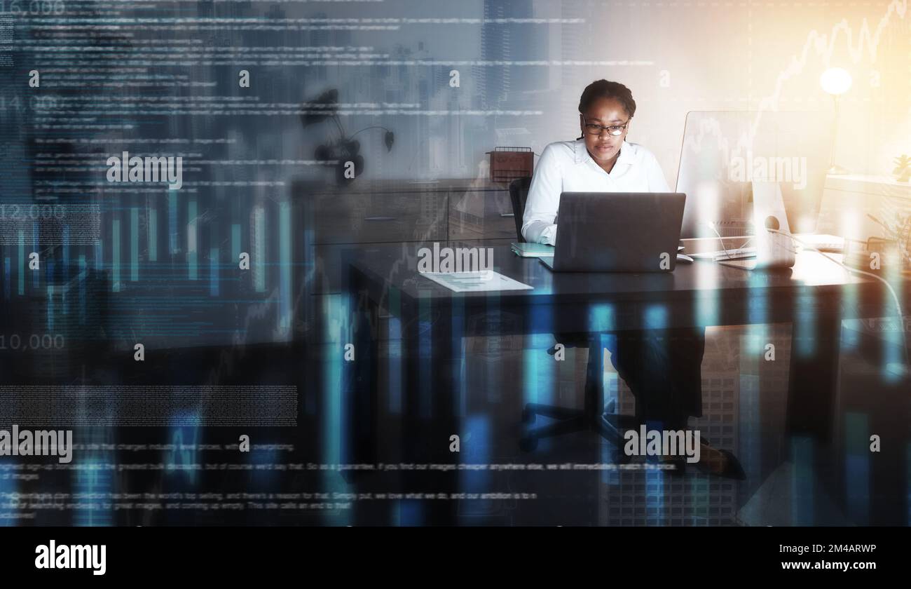 Software, dati e overlay donna in ufficio che lavora su report finanziari digitali o analisi futuristica dei dati. Trasformazione digitale, erp e cyber Foto Stock