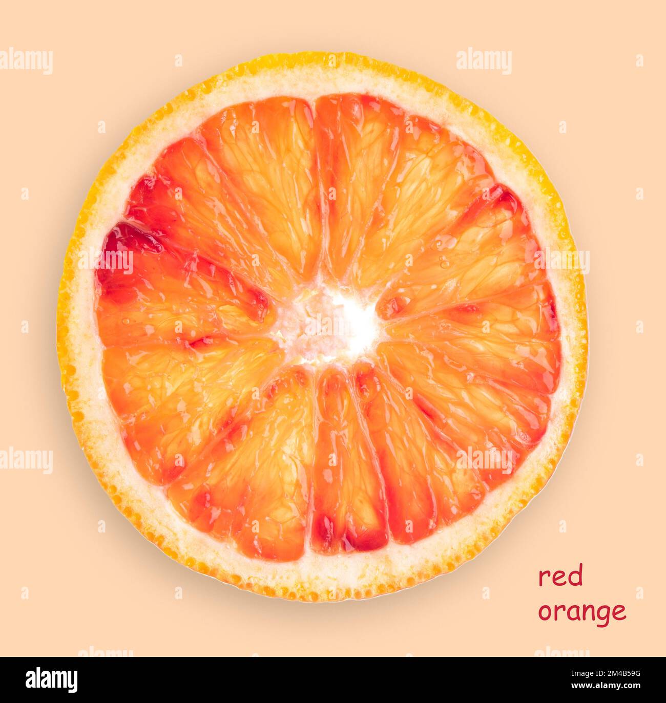 Poster di agrumi rossi freschi a fette su sfondo arancione. Vista dall'alto e macro. Concetto foto Foto Stock