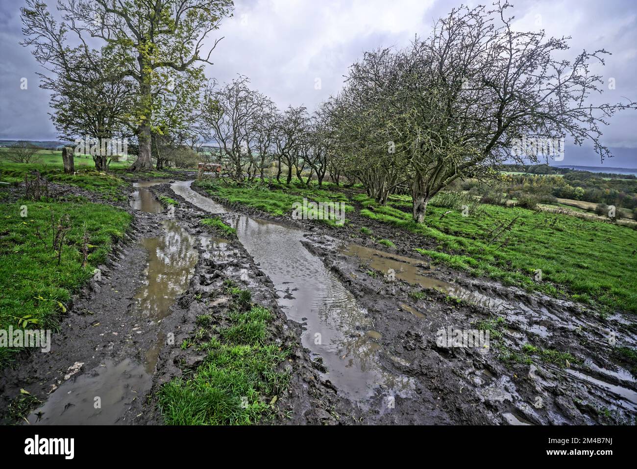 Pista di fattoria fangosa a Stanton in Peak Derbyshire Foto Stock