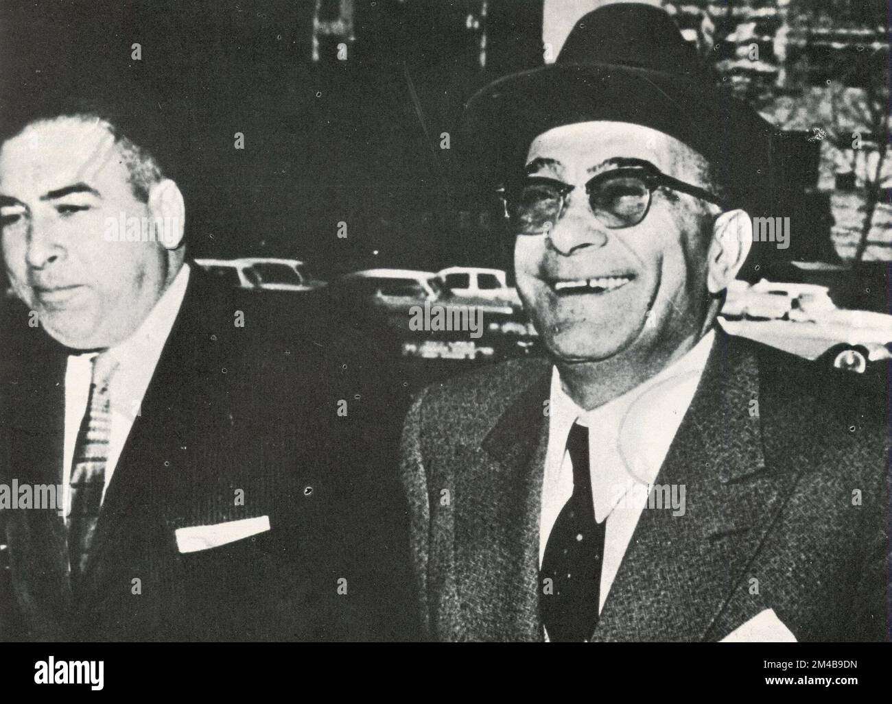 Vito Genovese (a destra), mobster americano di origine italiana, con il suo avvocato Wilfred Davis, USA 1940s Foto Stock