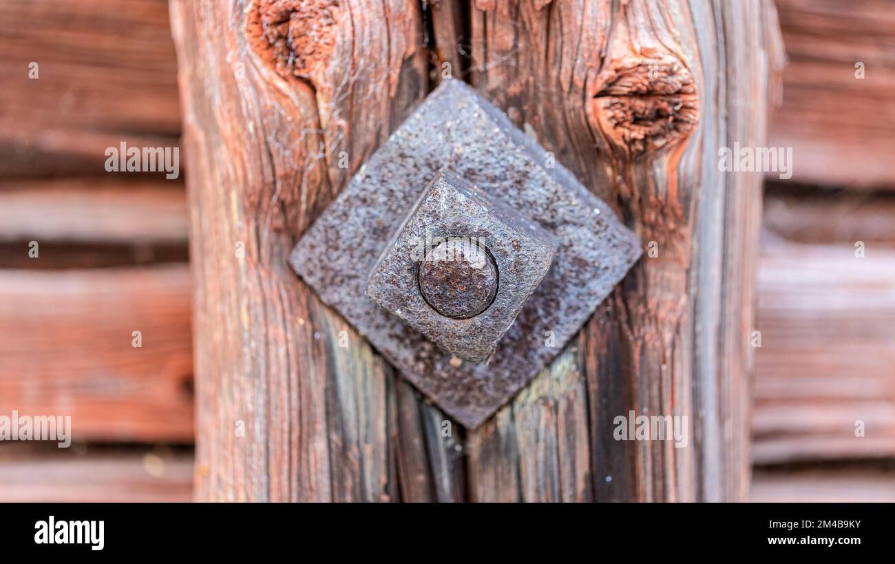 Dado di ancoraggio in una parete in legno Foto Stock