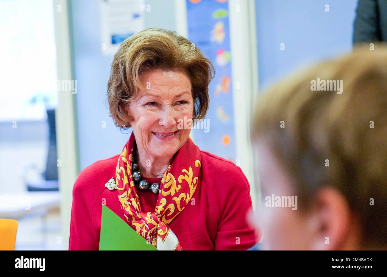 Lørenskog 20221220.la clinica per bambini e giovani dell'ospedale di Ahus riceve una visita di Natale dalla Regina Sonja. Foto: Beate Oma Dahle / NTB Foto Stock